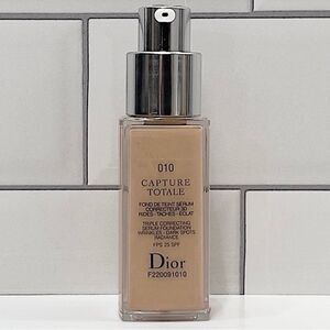 Dior 010 Ivory Capture Totale Triple Correcting Serum Foundation .67oz